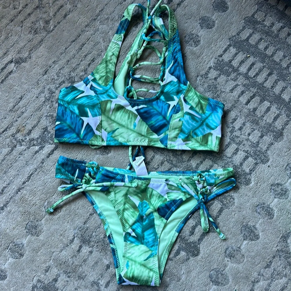 Women’s bathing suit - Picture 1 of 3